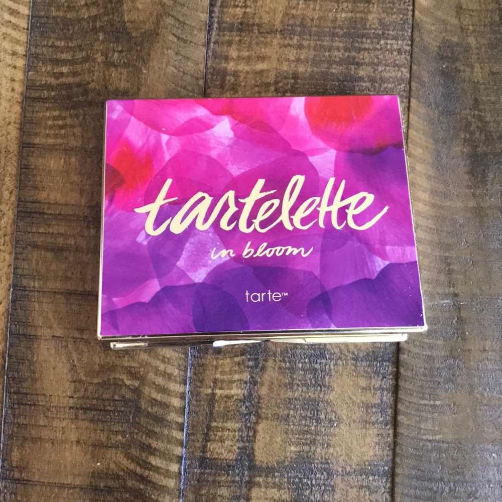Tarte eyeshadow pallet. Tartelette in bloom.
